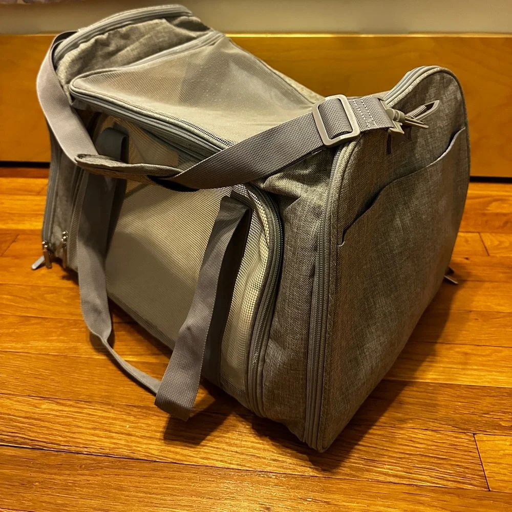 USED—Foldable Pet Carrier